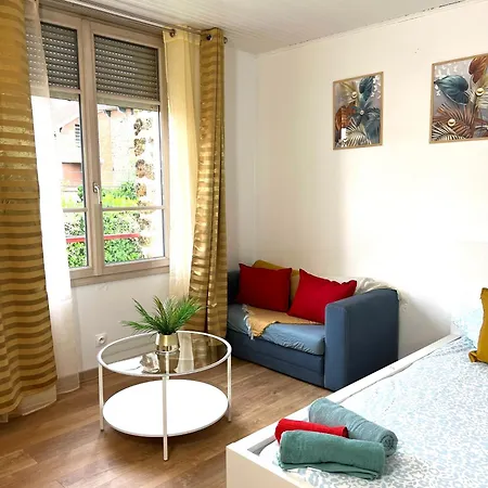 Sous Bois Tres En Plein Centre Et Verdure Apartment *