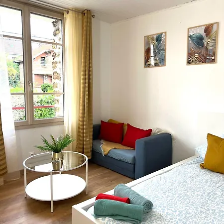 Sous Bois Tres En Plein Centre Et Verdure