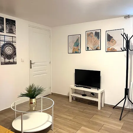 Sous Bois Tres En Plein Centre Et Verdure Apartment